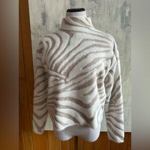 CINTHIA ROWLEY WILDLIFE SWEATER 
CREAM TAUPE. Women’s Small. Cozy! Warm! Soft!